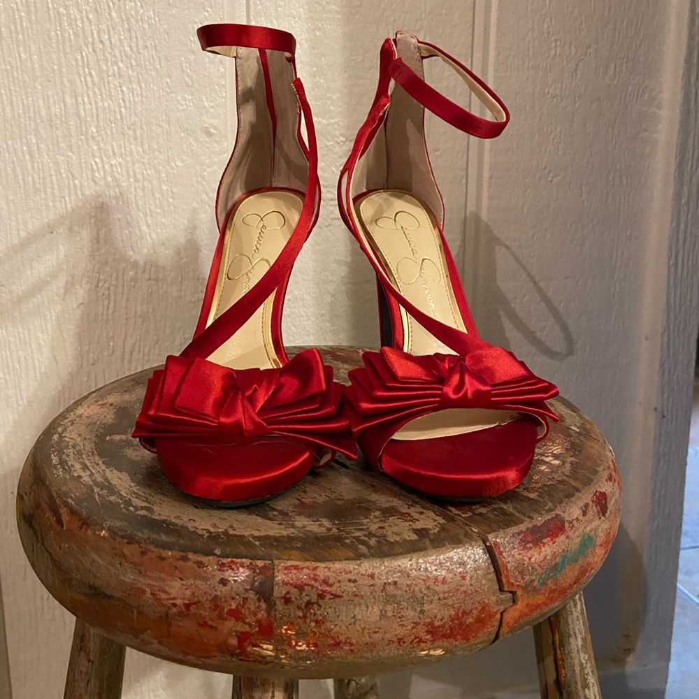 Red satin Jessica Simpson heel with bow